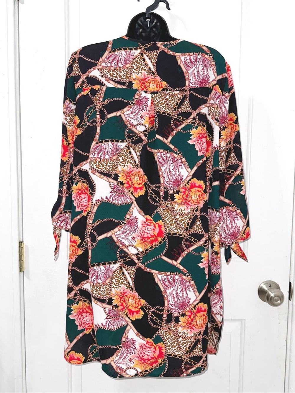 Dressbarn bold floral, chain, and animal-print tunic blouse, size Large - Picture 4 of 8